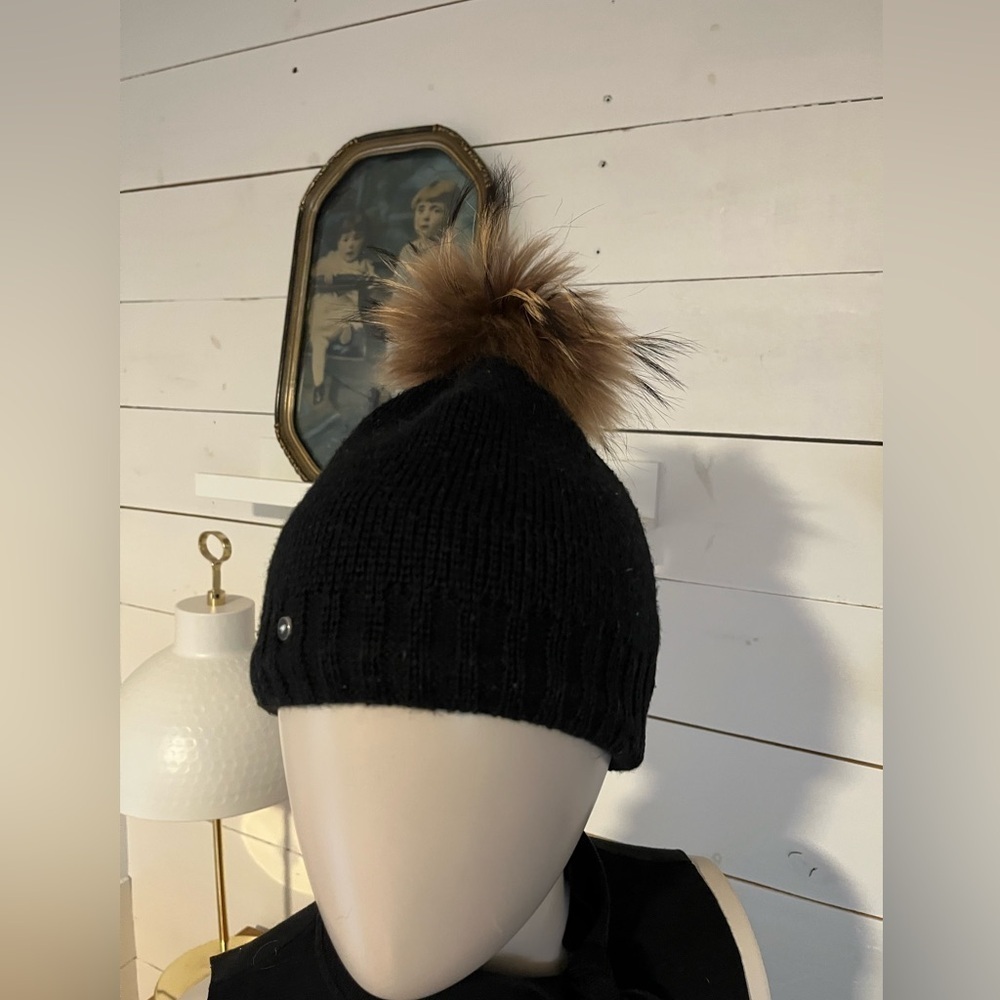OOKPIK Black Knit Beanie with Fur Pom - Picture 4 of 8